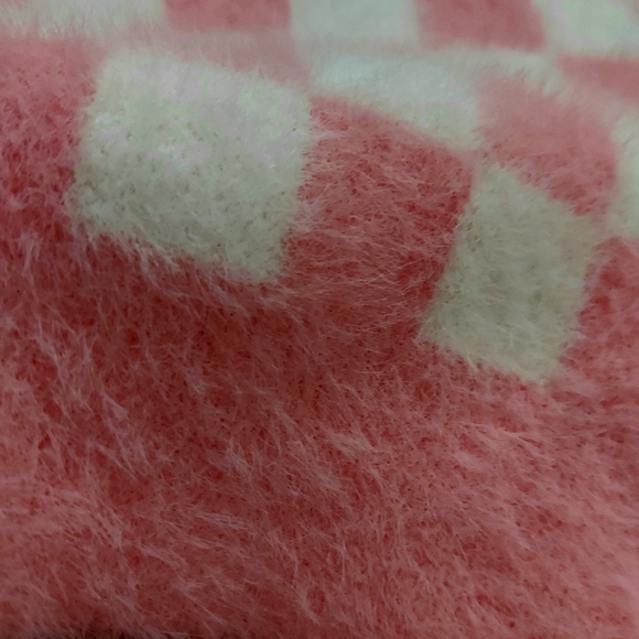 White and Pink sweater xs for Kids - Picture 3 of 4